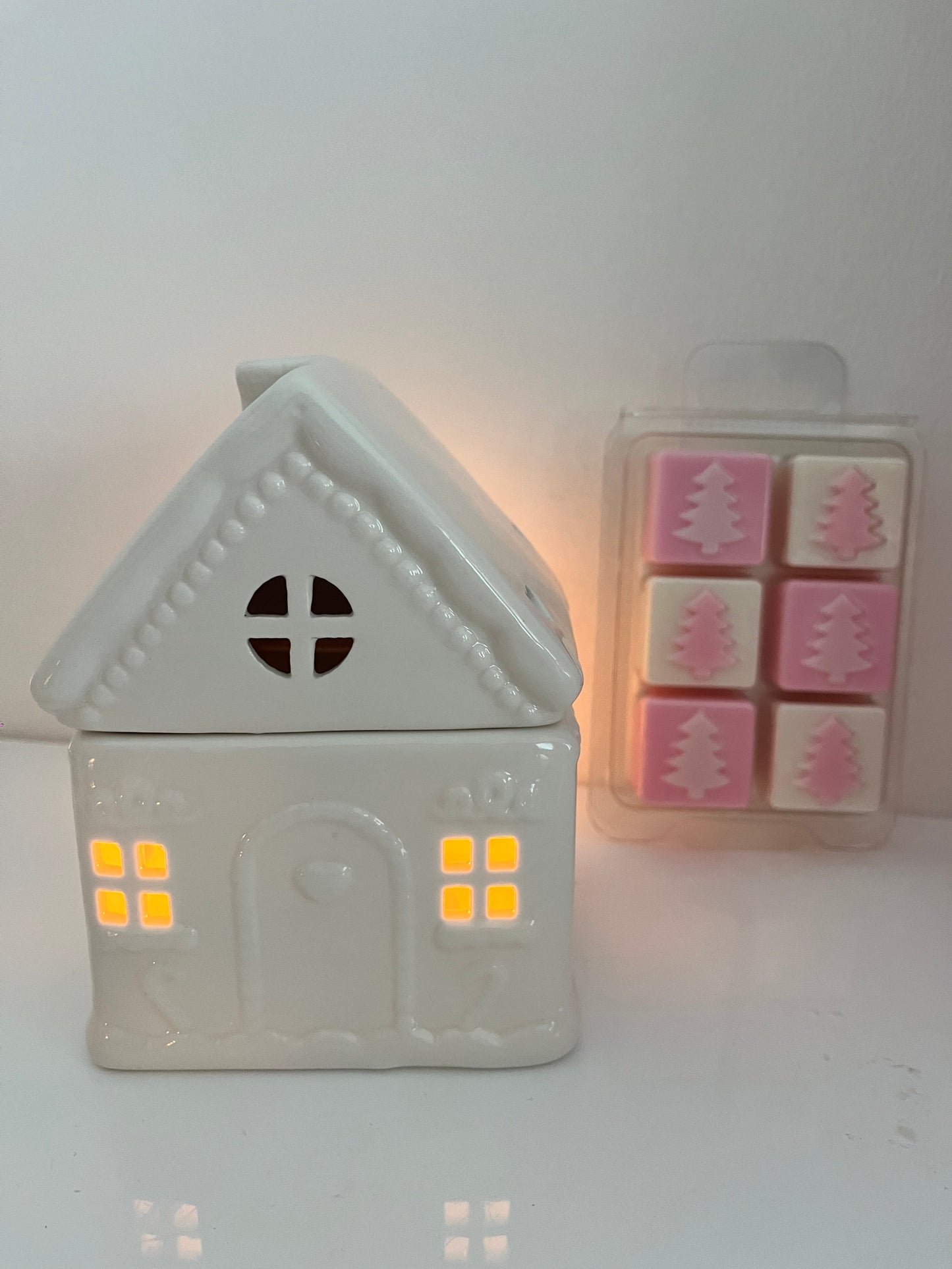 White gingerbread house burner
