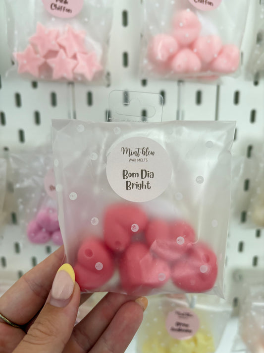Bom Dia Bright wax hearts